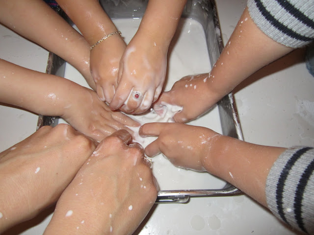 experiment oobleck - thuis activiteiten kinderen