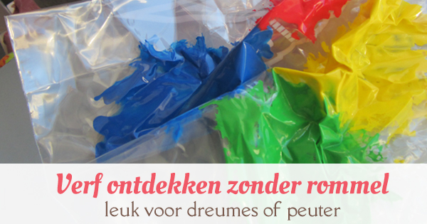 spelen met verf zonder knoeien