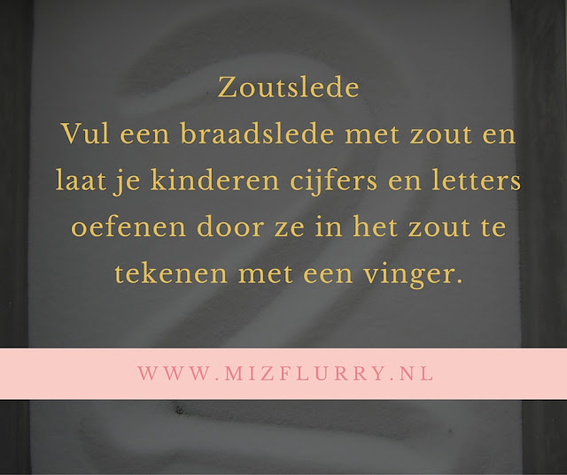 Zoutslede Vul een braadslede met zout en laat je kinderen cijfers en letters oefenen door ze in het zout te tekenen met een vinger.