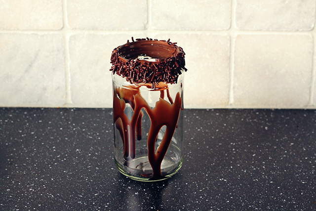 diy freakshake chocola binnenkant glas