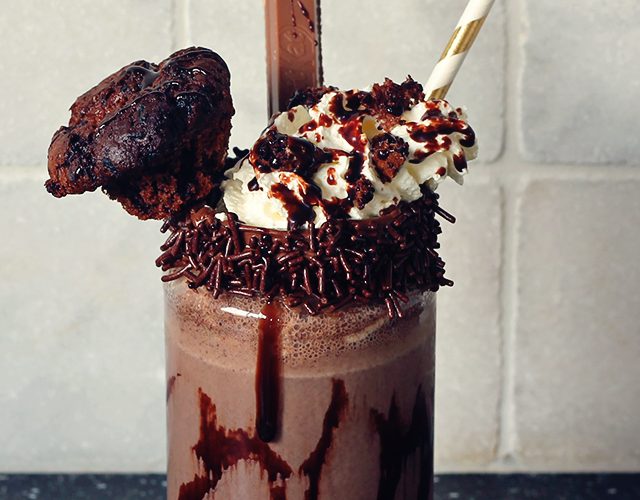 chocolade freakshake - zomer activiteiten kinderen