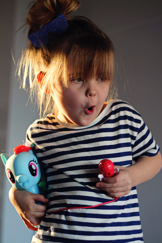 review zingende rainbow dash meezingen