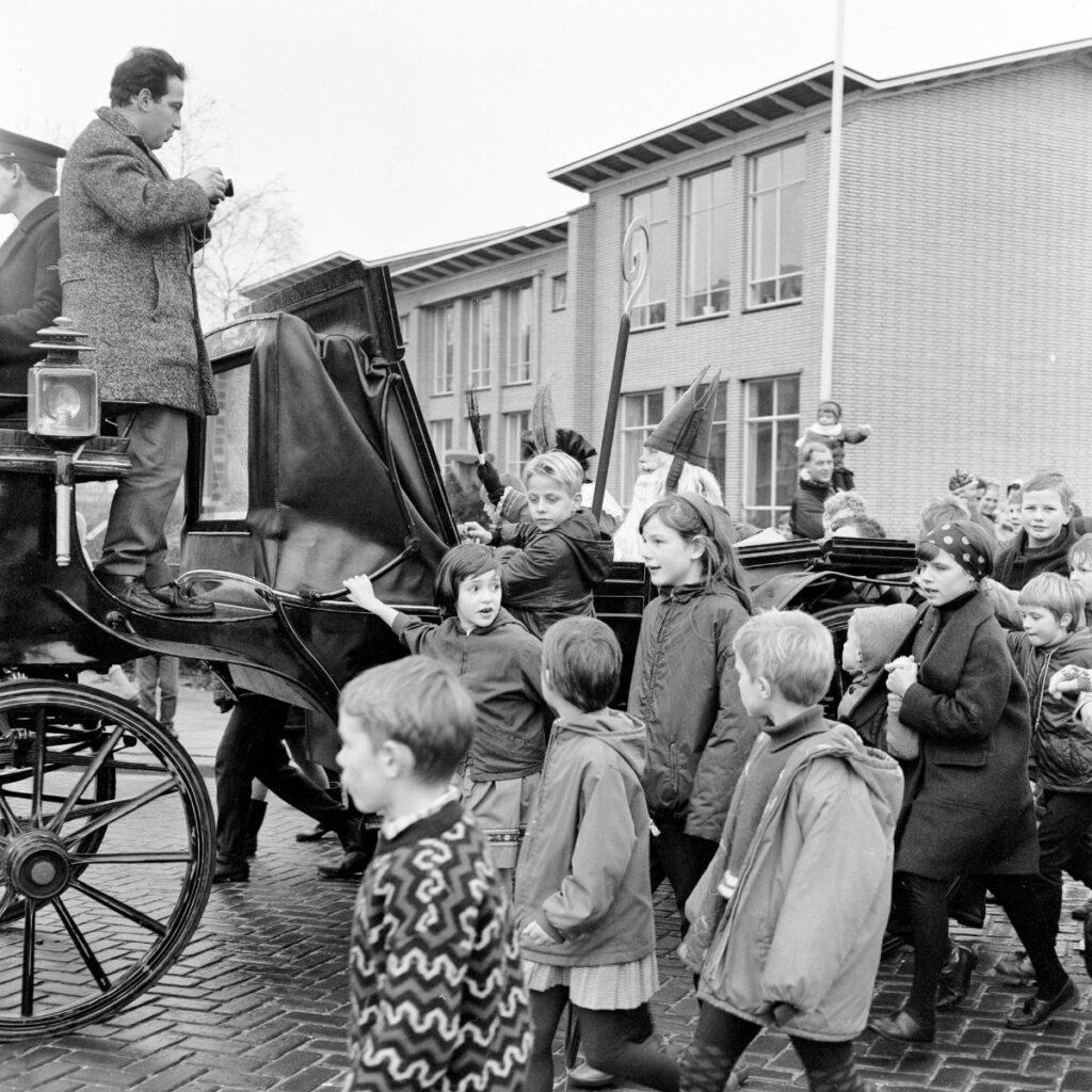Sinterklaas intocht Zuilen 1965 HUA