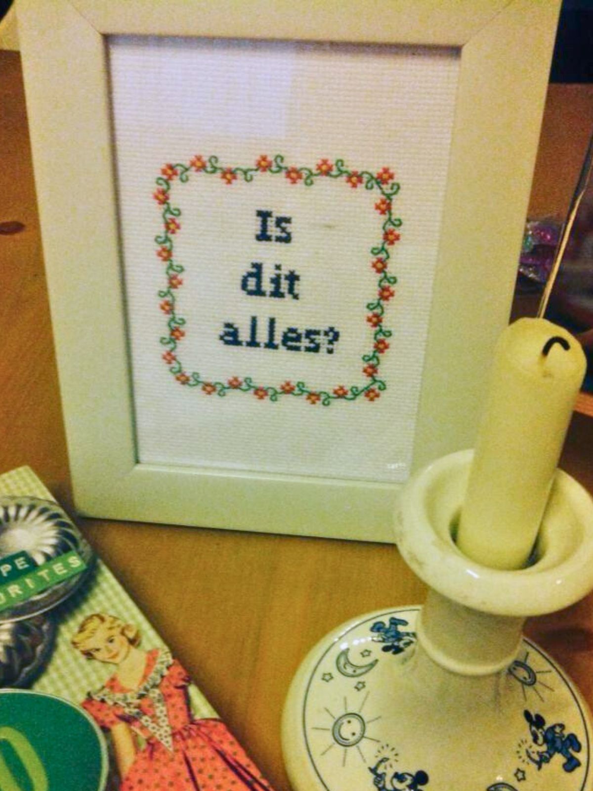 is dit alles geborduurd in een lijstje