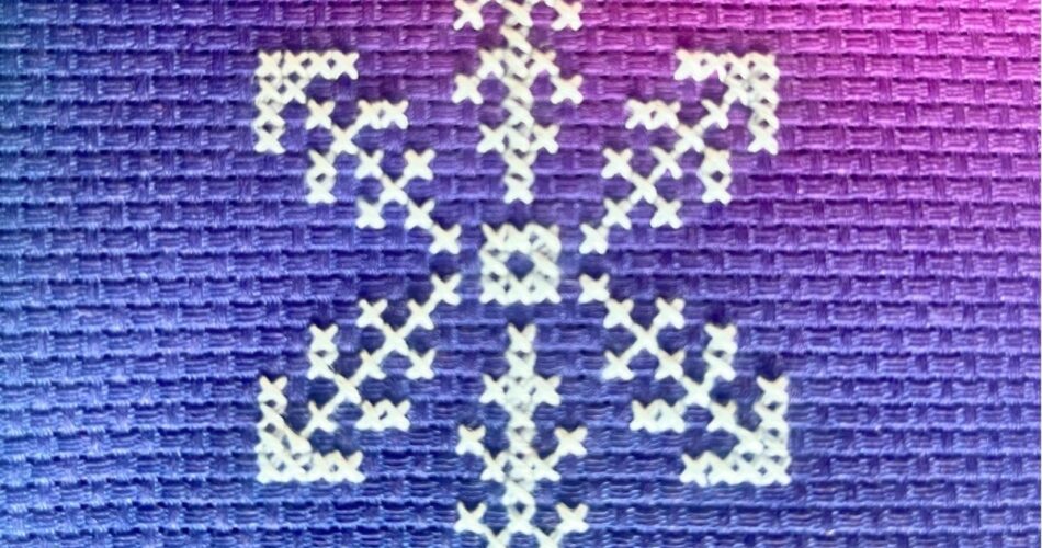 witte geborduurde sneeuwvlok